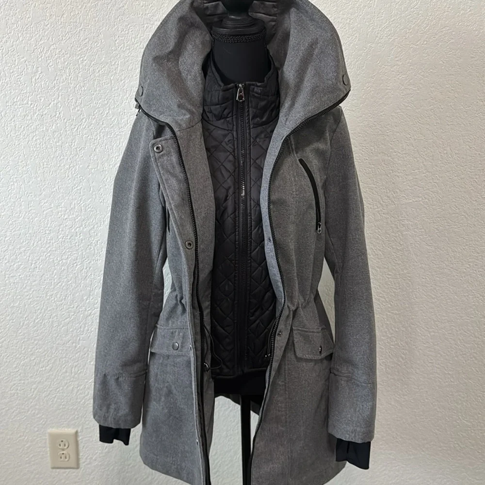 Liz Claiborne woman’s gray coat size medium - Picture 8 of 9